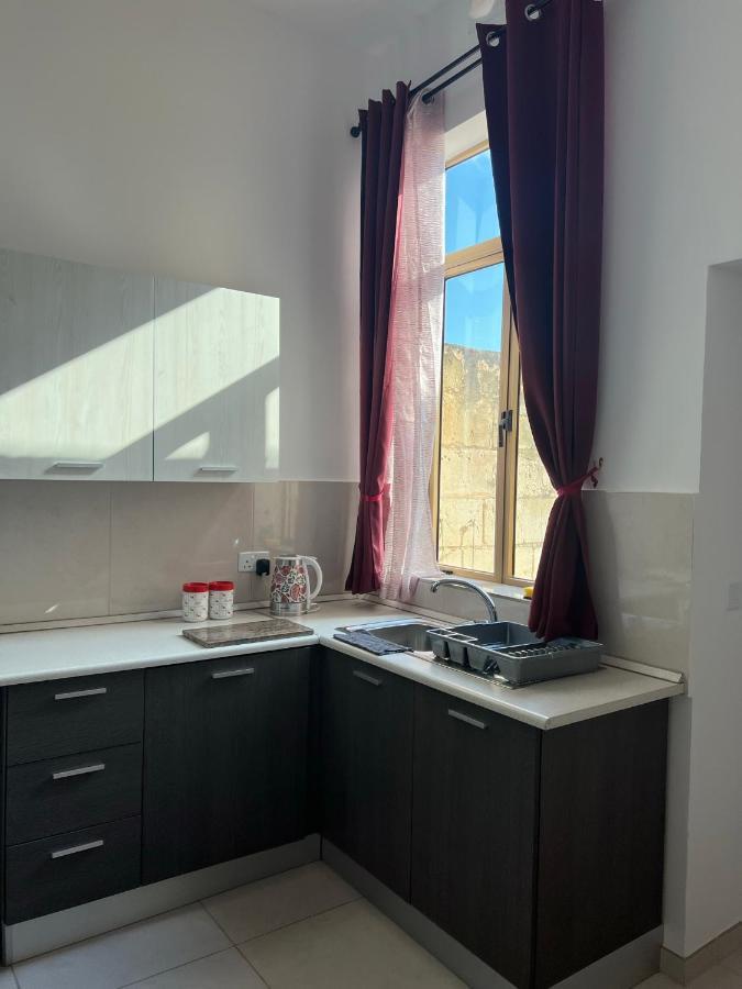 Room With Private Bathroom סליאמה מראה חיצוני תמונה