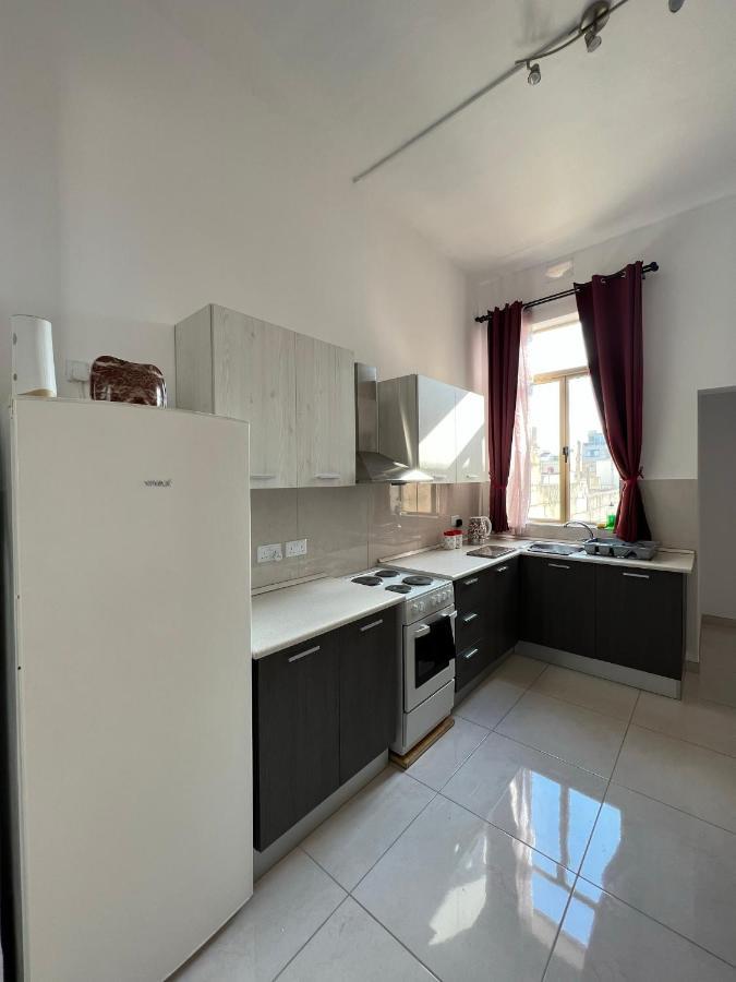 Room With Private Bathroom סליאמה מראה חיצוני תמונה