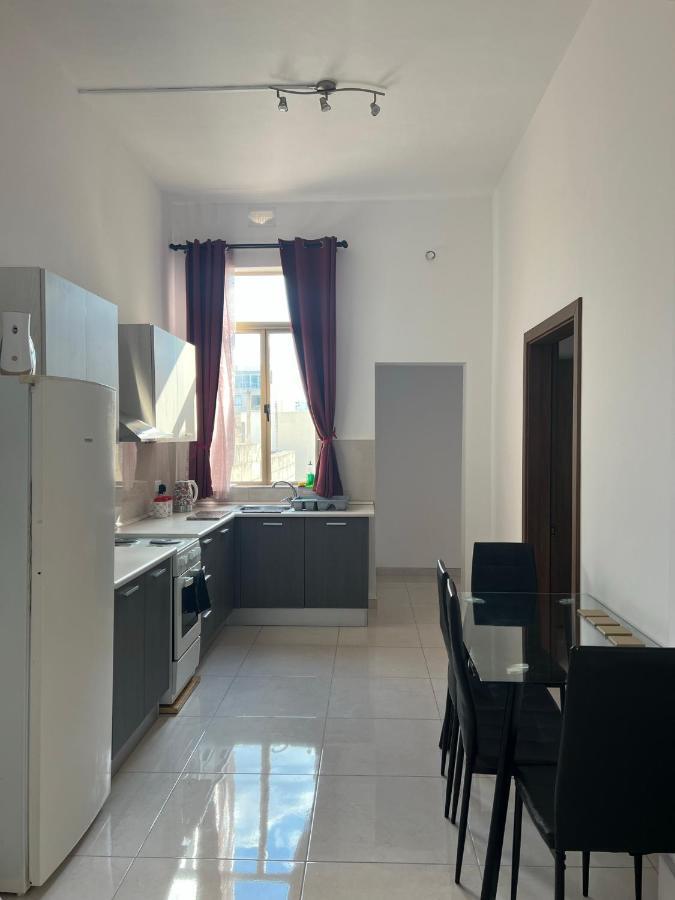 Room With Private Bathroom סליאמה מראה חיצוני תמונה