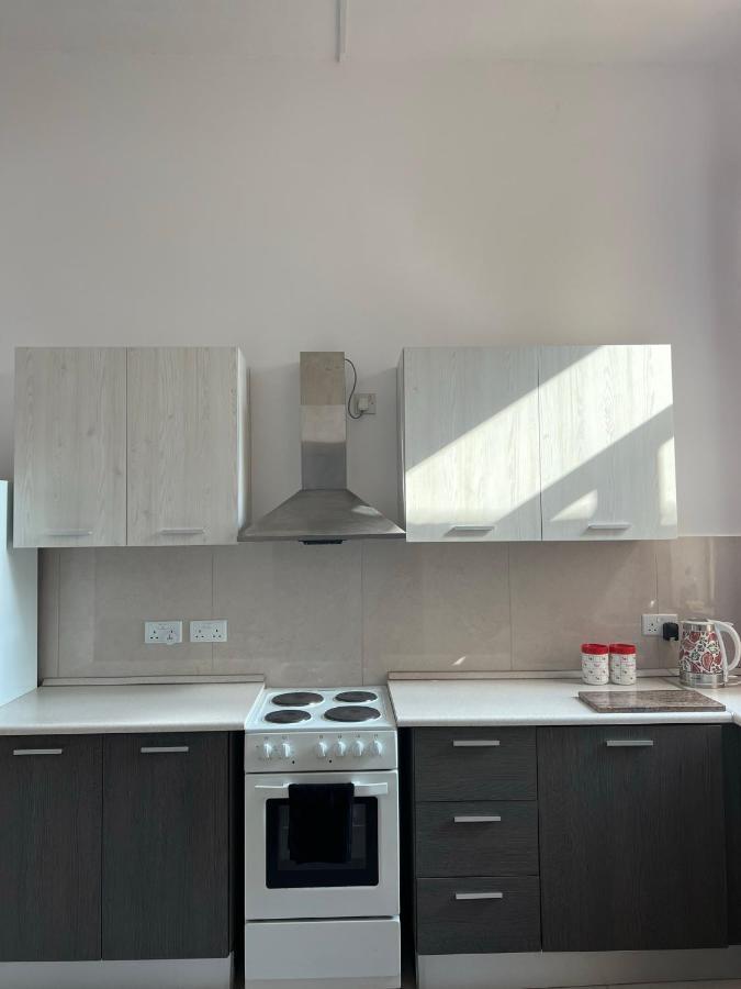 Room With Private Bathroom סליאמה מראה חיצוני תמונה