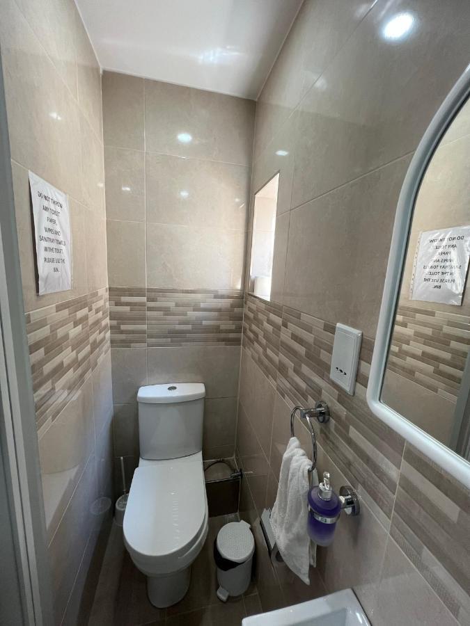 Room With Private Bathroom סליאמה מראה חיצוני תמונה